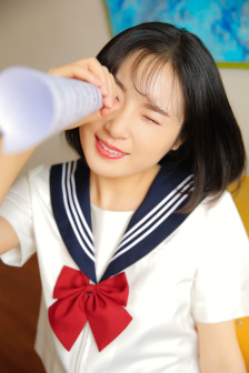 不戴胸罩内衣的瑜伽老师